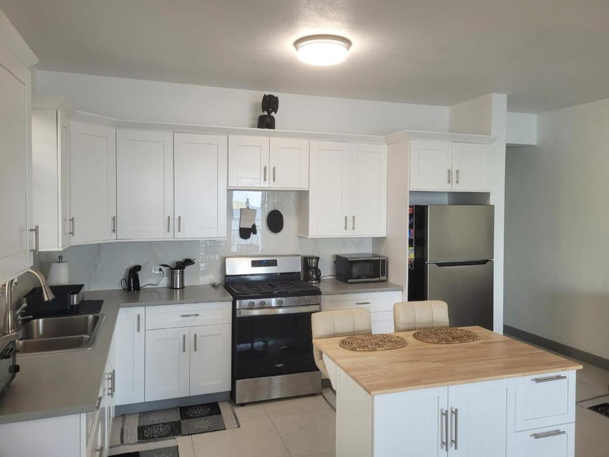 Modern Waterfront Apartment Road Town  Bagian luar foto