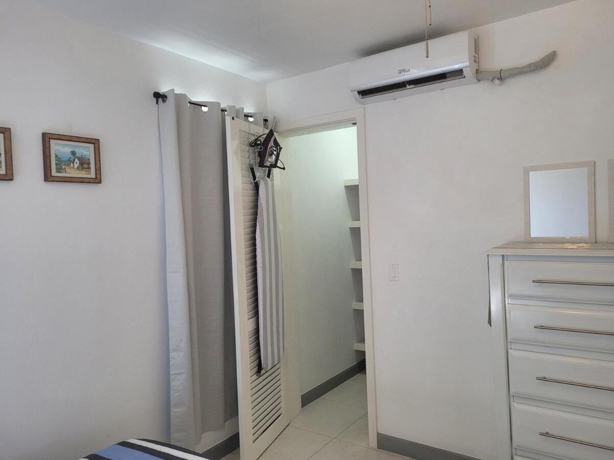 Modern Waterfront Apartment Road Town  Bagian luar foto
