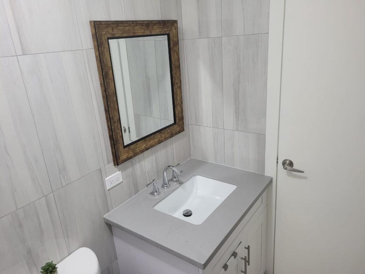 Modern Waterfront Apartment Road Town  Bagian luar foto