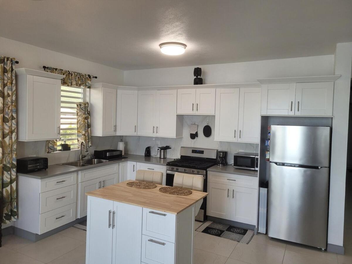Modern Waterfront Apartment Road Town  Bagian luar foto