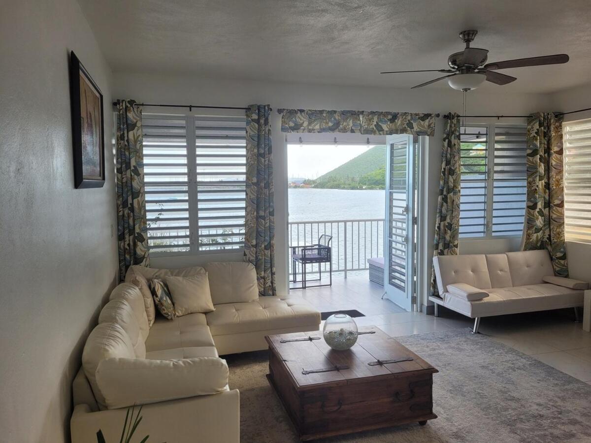 Modern Waterfront Apartment Road Town  Bagian luar foto