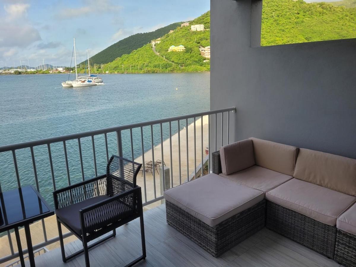 Modern Waterfront Apartment Road Town  Bagian luar foto