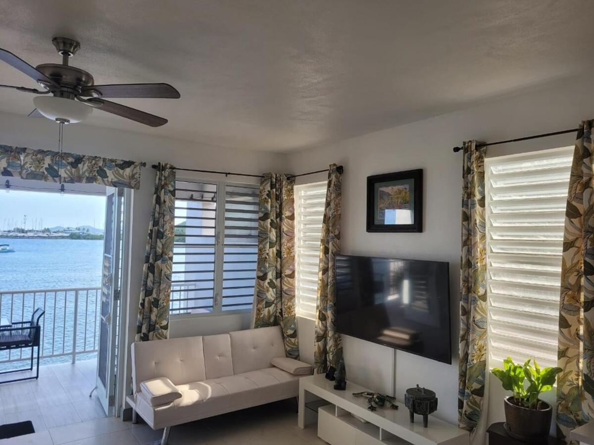 Modern Waterfront Apartment Road Town  Bagian luar foto