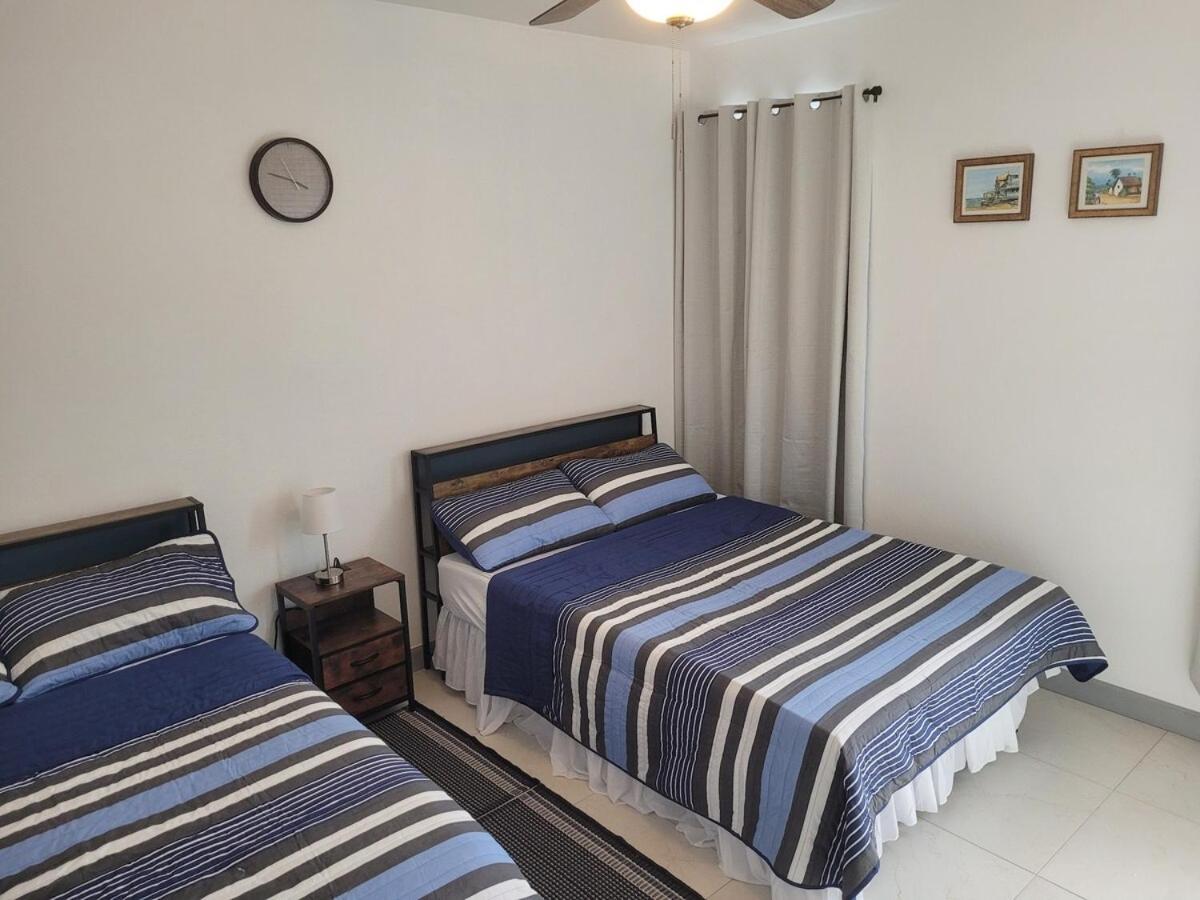Modern Waterfront Apartment Road Town  Bagian luar foto