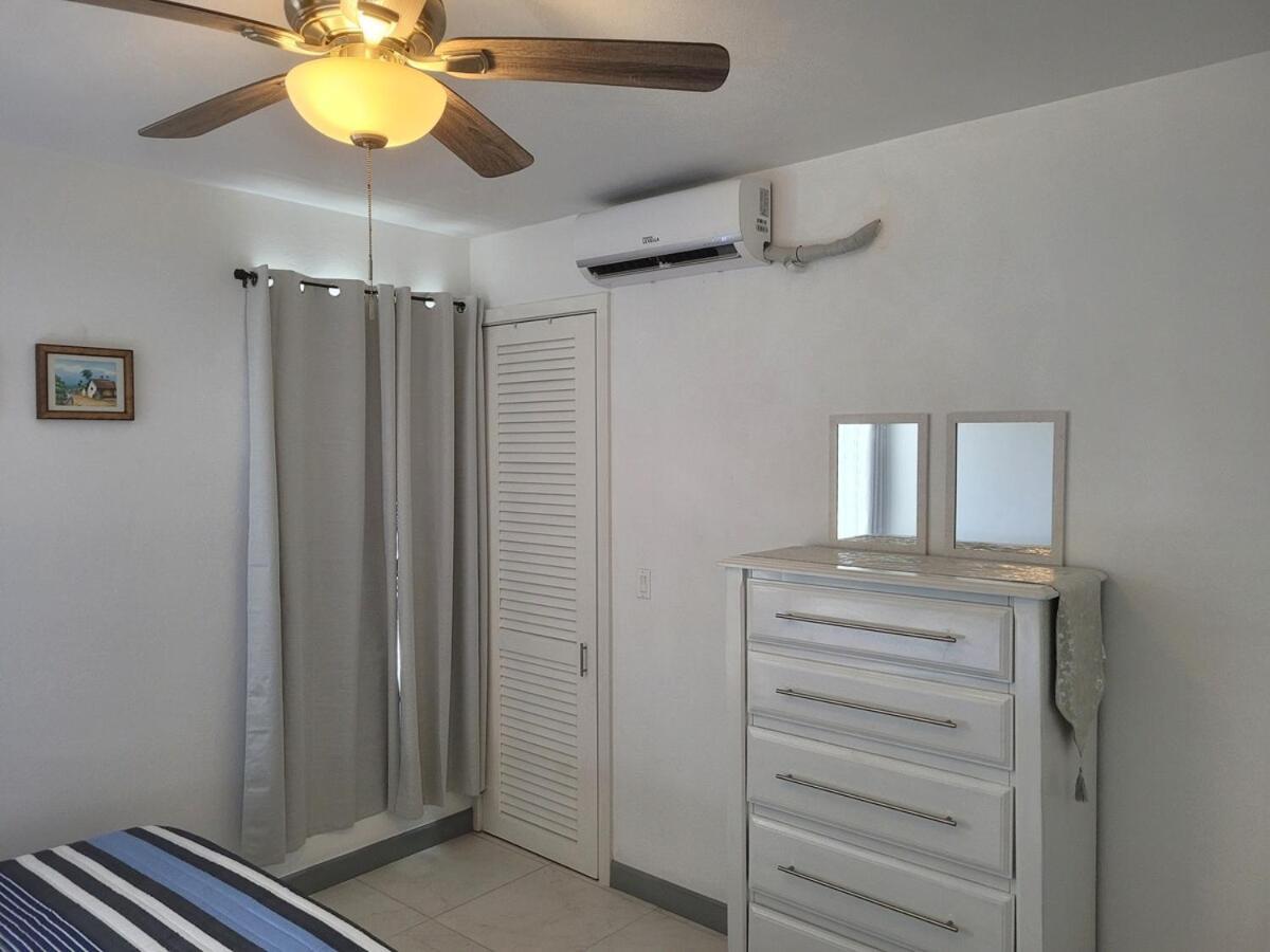 Modern Waterfront Apartment Road Town  Bagian luar foto