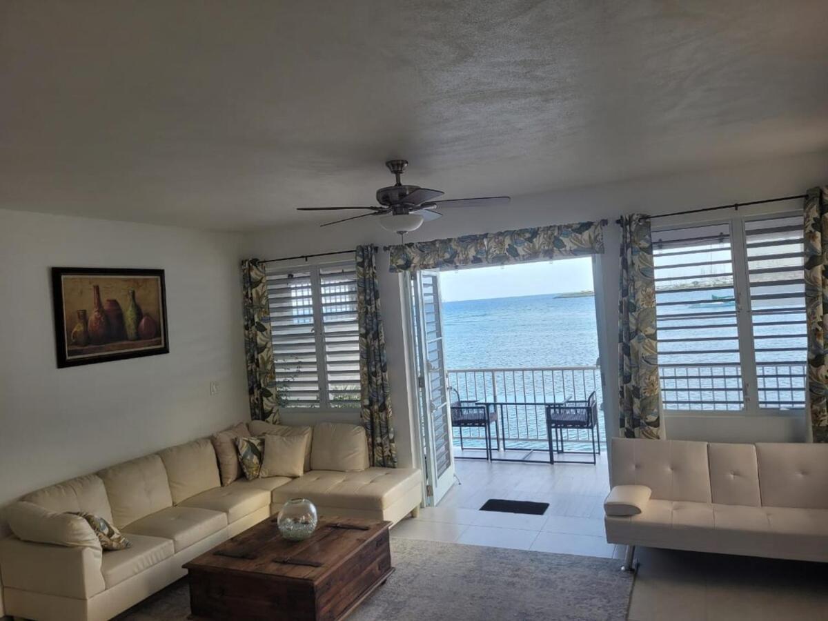 Modern Waterfront Apartment Road Town  Bagian luar foto